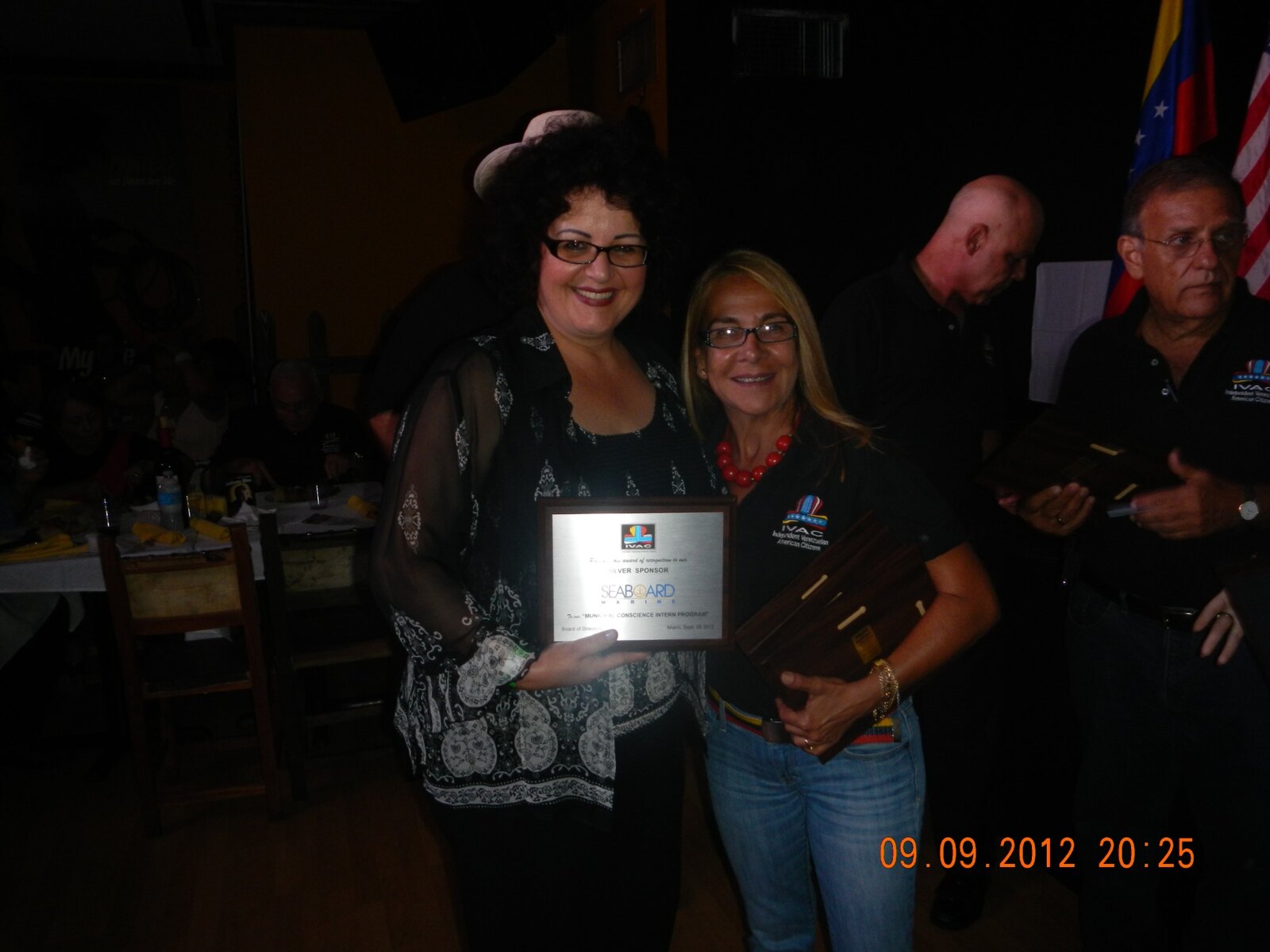 Gisela Ackerman presenting recognition